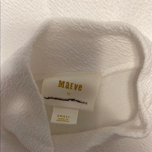 White Sleeveless Mock Neck Top - Picture 3 of 5